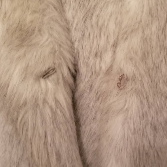 Silver Fox | Faux Fur | Signature Collection by Russel Taylor | Limited Edition - Picture 10 of 16
